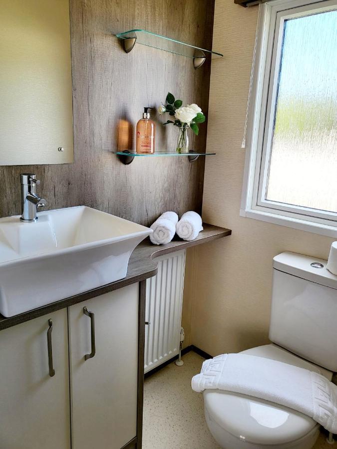 Luxury Woodland Retreat Holiday Home - Shorefield Country Park Downton  ภายนอก รูปภาพ