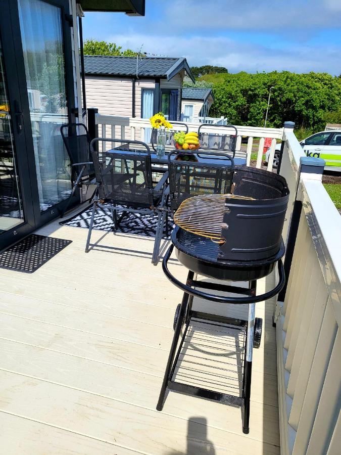 Luxury Woodland Retreat Holiday Home - Shorefield Country Park Downton  ภายนอก รูปภาพ