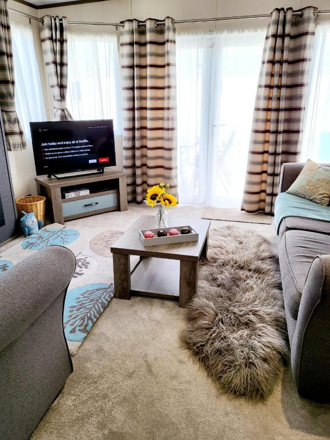 Luxury Woodland Retreat Holiday Home - Shorefield Country Park Downton  ภายนอก รูปภาพ